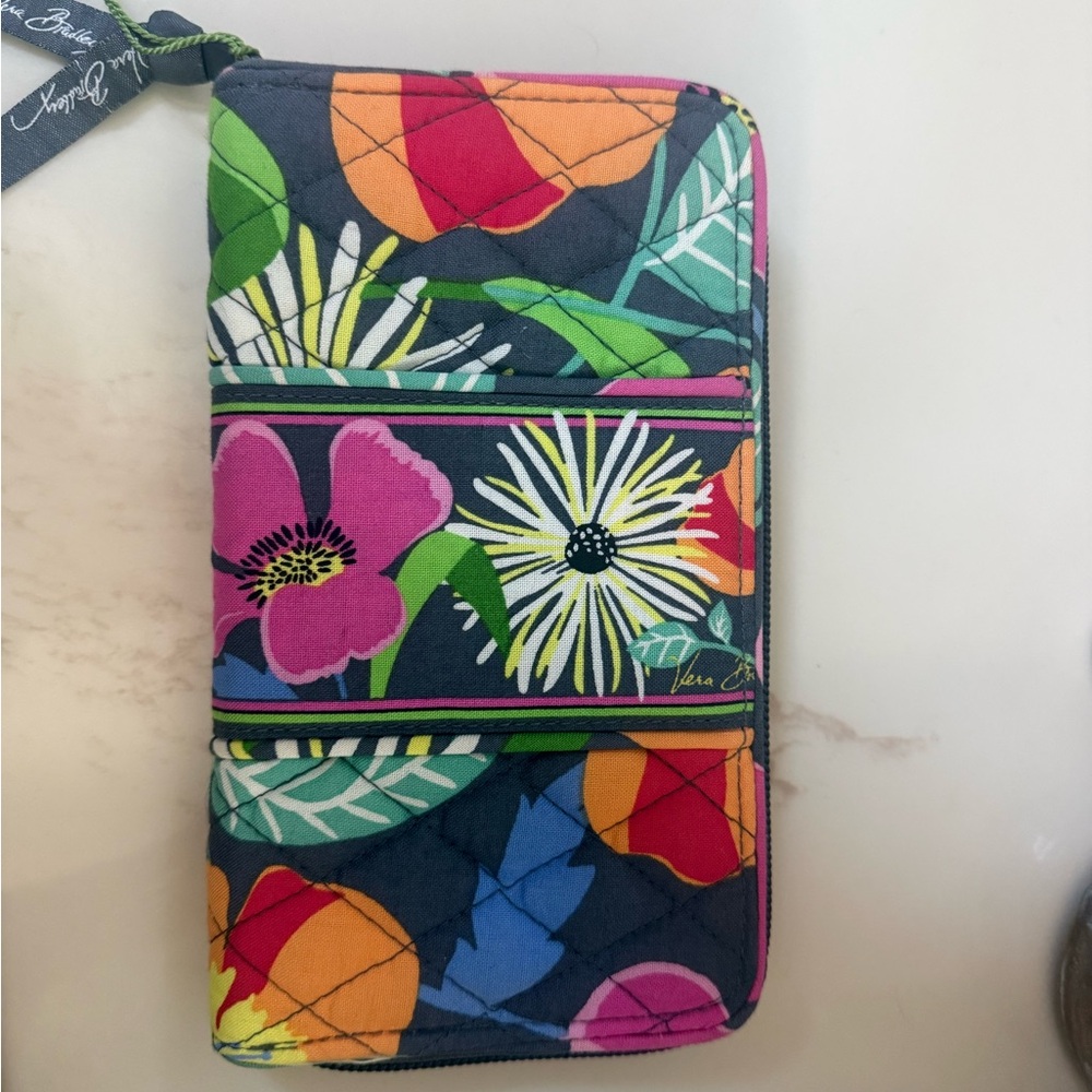 Vera Bradley Quilted Floral Zip Wallet in retired pattern Jazzy Blooms NWOT